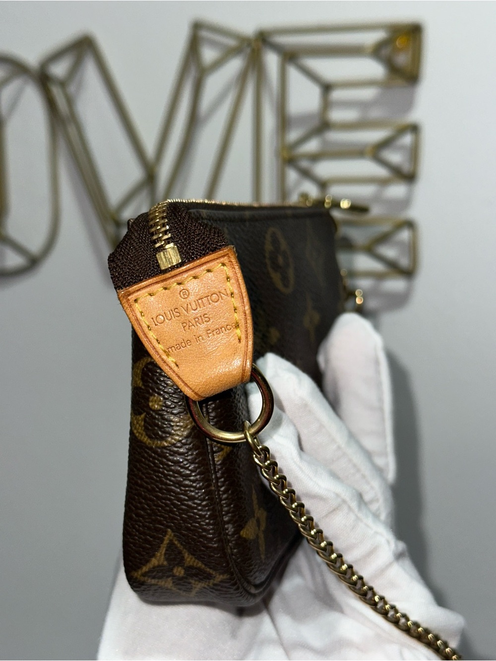 Louis Vuitton Mini Pochette Accessoires Monogram Canvas | FL0095 | Pre-Loved - Picture 8 of 16